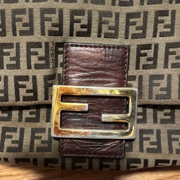 Used, needs some proper cleaning and care. - Picture 4 of 5